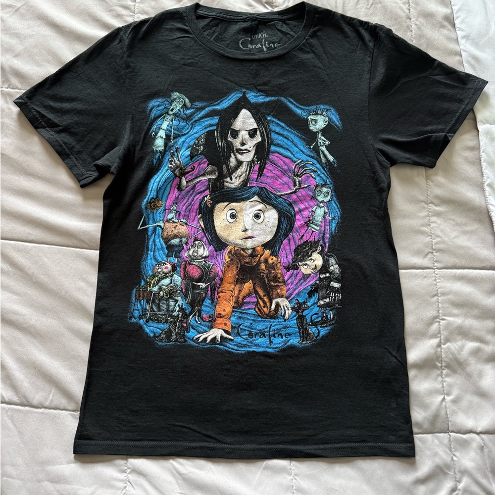 Hot Topic - Black Short Sleeve Tee with Vibrant Coraline Graphic - Size XS